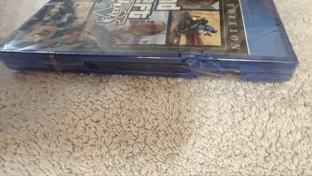 чисто нова Grand Theft Auto V, счупена кутийка, GTA V, GTA 5