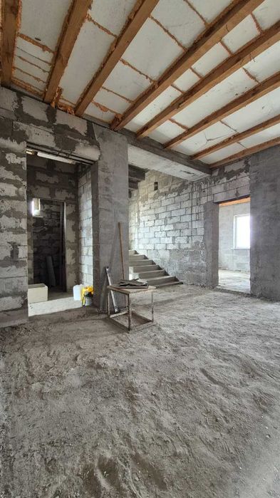 Прекрасный недострпоенный дом