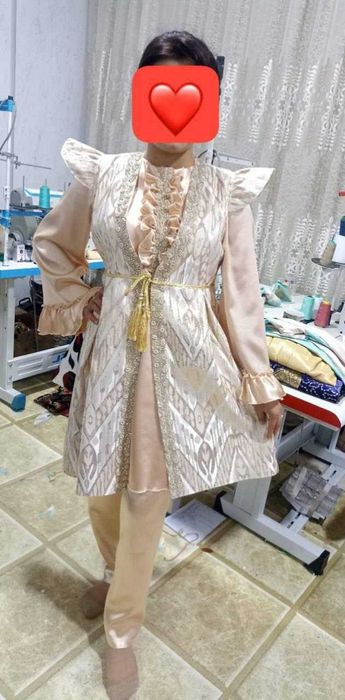 Безакли (тошли) бежирим аёллар либослари