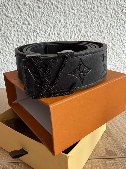 Curea Louis VUITTON neagra noua cu eticheta