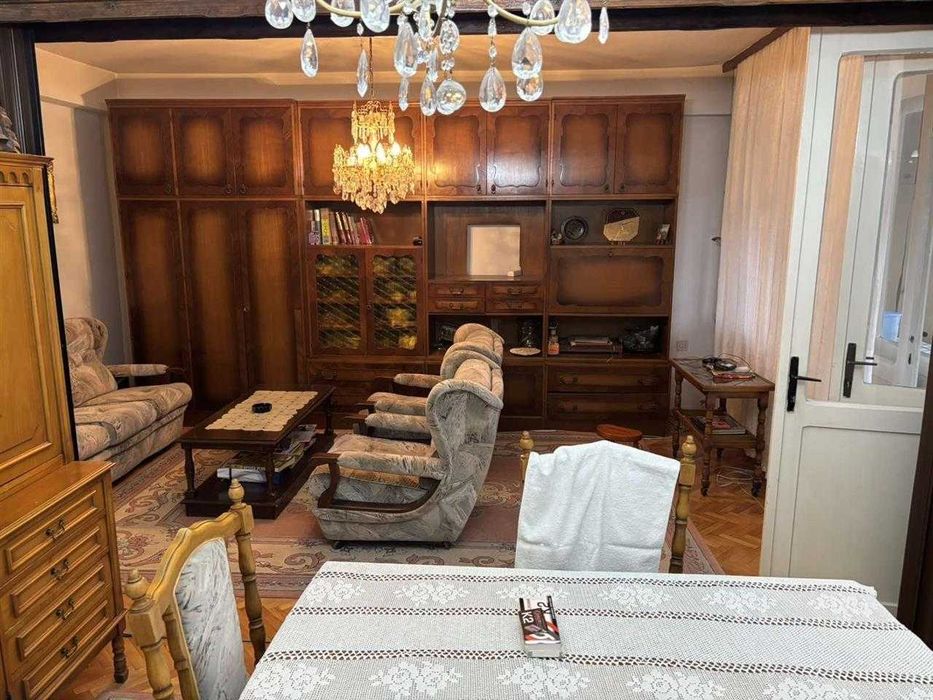 Дава се под наем Тристаен апартамент в Пловдив, Център - 76 кв.м за 377.4 € - Снимка #1