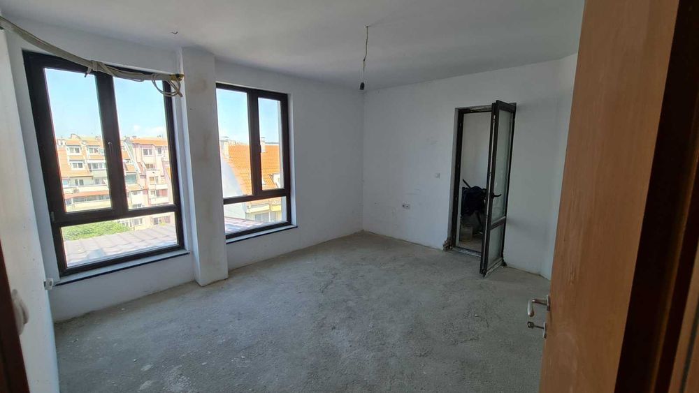 Продава се Многостаен апартамент в Пловдив, Централна гара - 192 кв.м за 1407 €/кв.м - Снимка #2