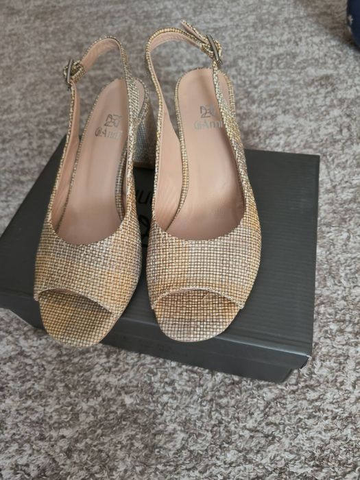 Елегантни сандали GiAnni и Caprice