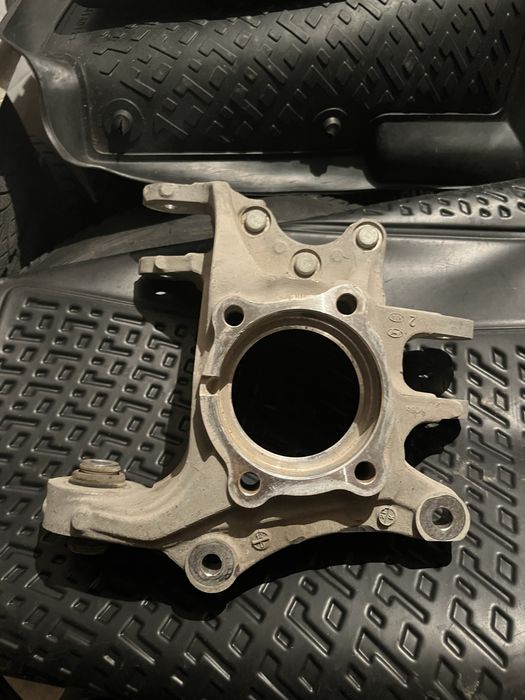 Цапфа задняя левая