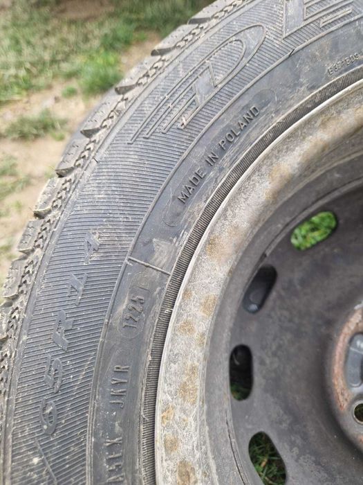 Vand 2 cauciucuri 175/65/R14 82T