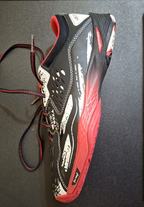 Vând adidasi mărime  43