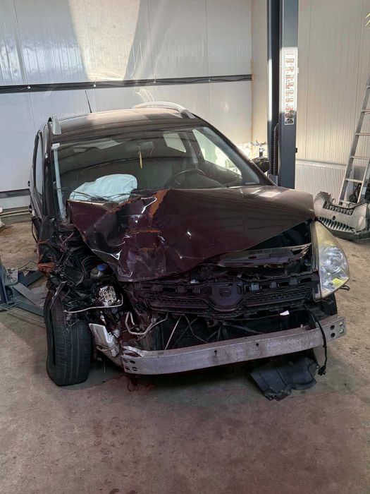 НА ЧАСТИ Toyota Corolla Verso 1.6 VVTI 110кс ръчка  2008г фейслифт