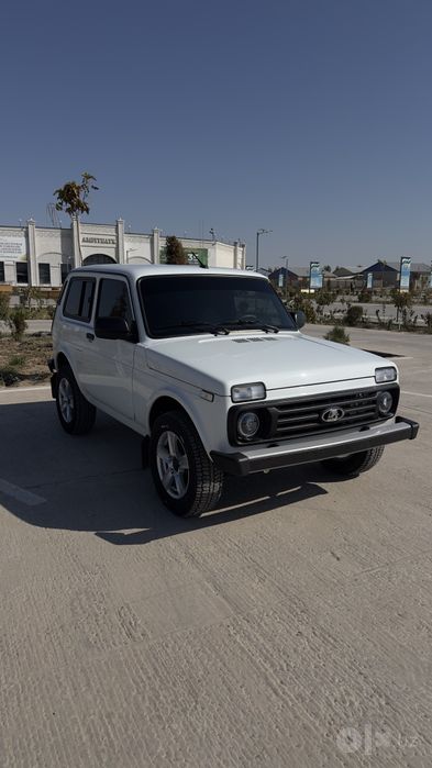 Niva 4x4 sotiladi