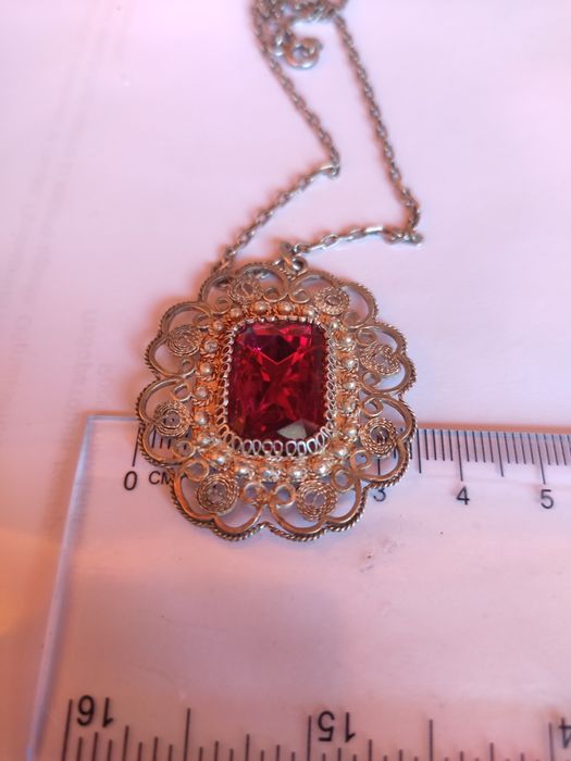 Сребърен синджир с висулка