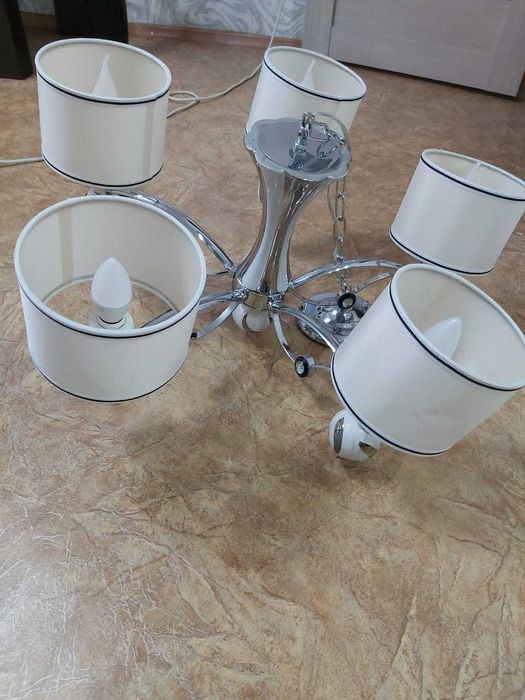 Продается люстра!!