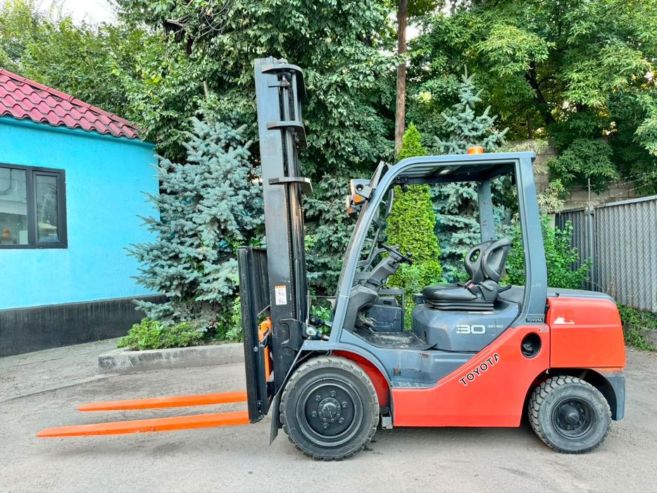 Вилочный Погрузчик Toyota 8FD30