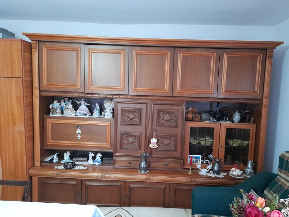 Vitrină cu bar lemn masiv scultapt