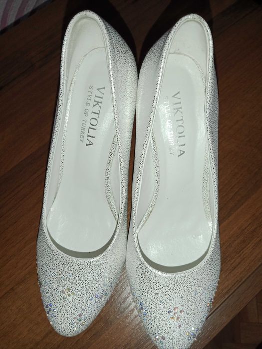 Продам нарядные женские туфли