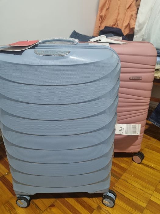 Чемодан  противоударный 500 000 сум