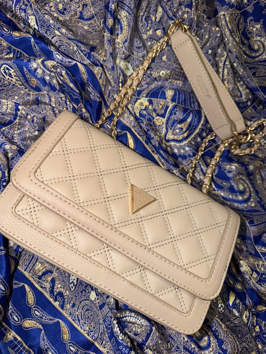 Geanta Guess crem de dama