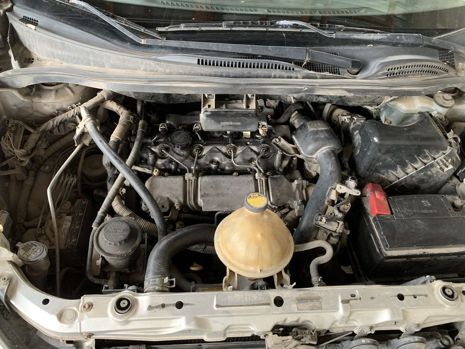 На части. Тойота Авенсис Версо, 2002 г., дизел, 2000 куб., 116 к.с