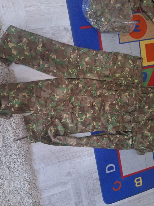 Vând ținute combat