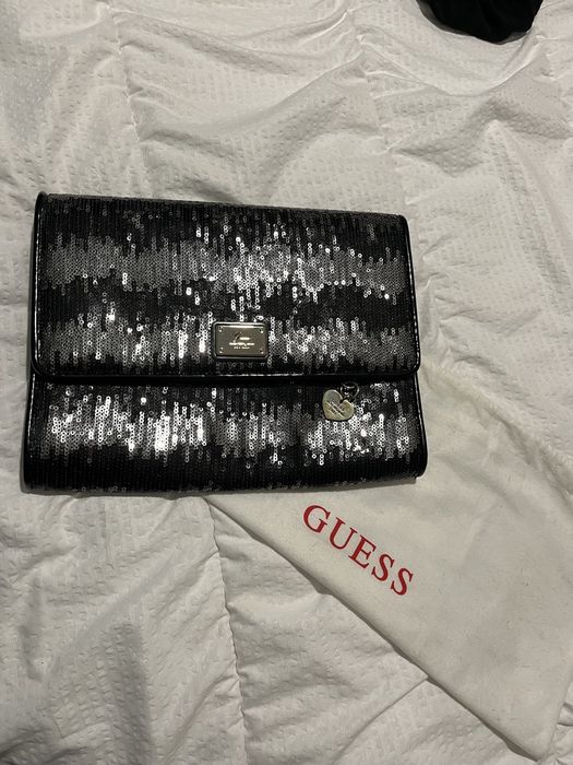 Чанта на Guess..