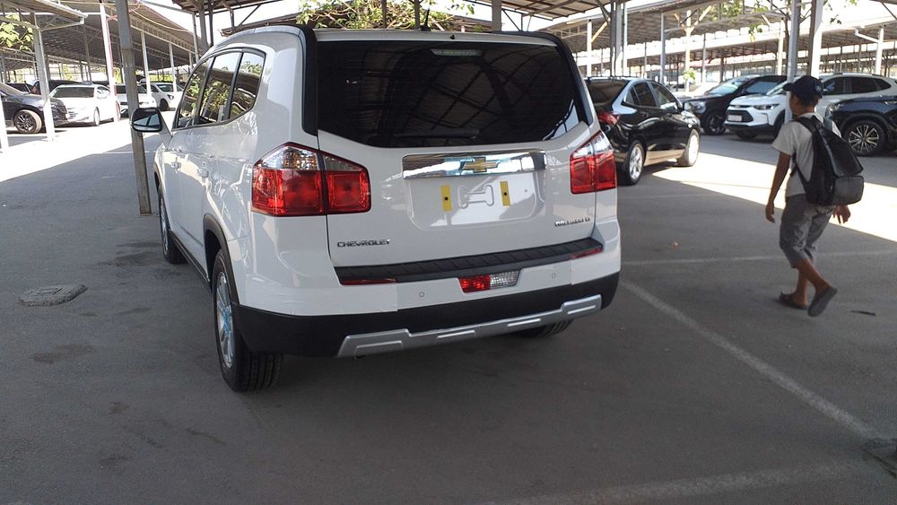 Arlando faqat naqdga