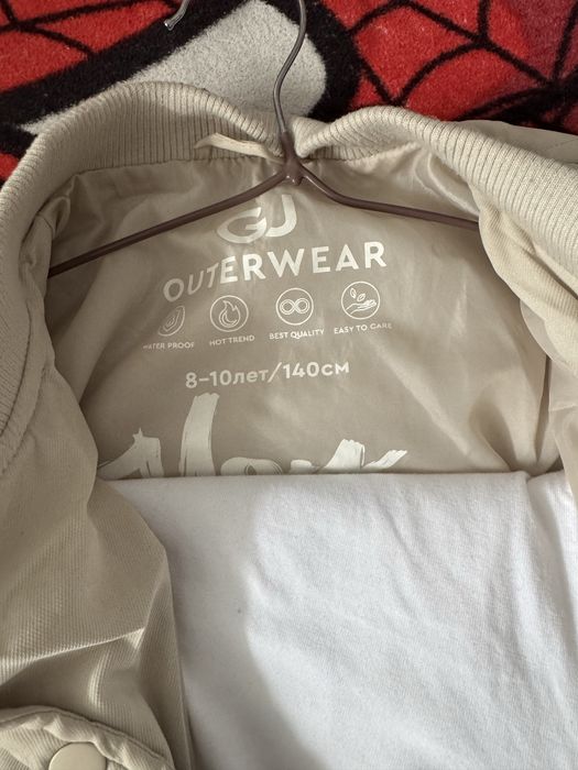 Продам легкую куртку на девочку