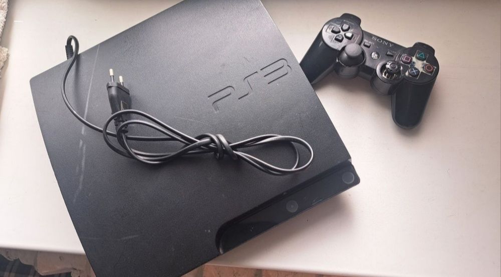 PS3  + 3диска  хорошее состояние