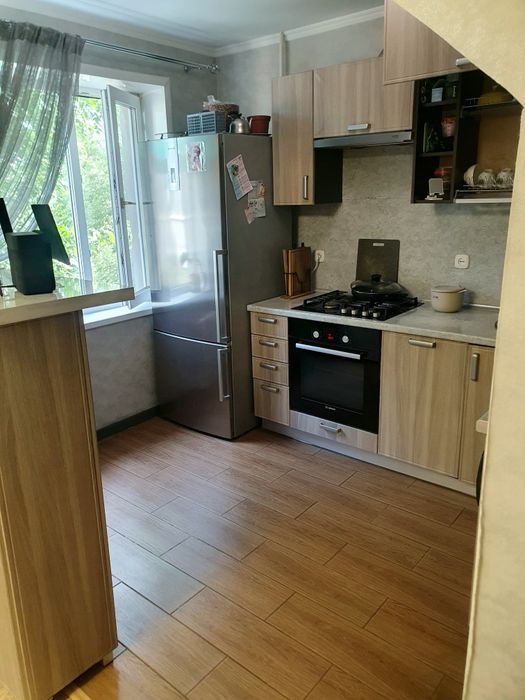 Продам 4 ком кв 101 м2 в микрорайоне Кунаева