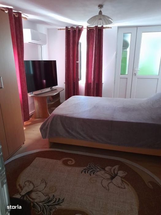 Casa renovata complet, 1800 mp teren, zona linistita in Cornita