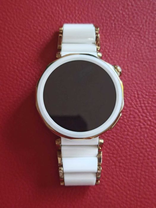 Vând ceas smartwatch HUAWEI Watch GT 5 Pro (varianta de 42mm), modelul exclusiv cu carcasă din ceramică albă și brățară Ceramic Titanium Strap.