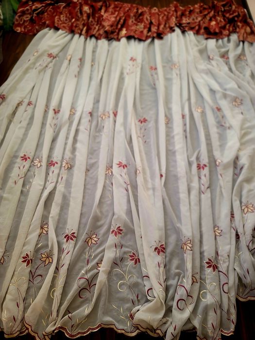 Срочноооо продам тюль с ваданом сверху в отличном состоянии