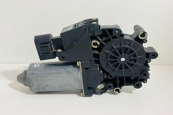 Motoras macara  dreapta fata 113846100 Audi A4 B5