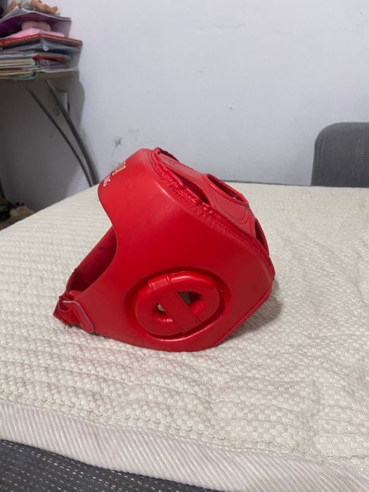 Продаю мма шлем в хорошем состаяни