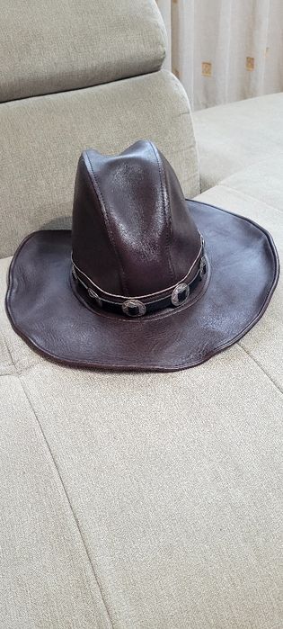 „Pălărie cowboy din piele naturală, stare foarte bună”