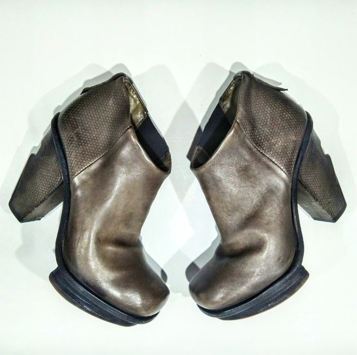 Ghete A.S.98 din piele naturală 
...