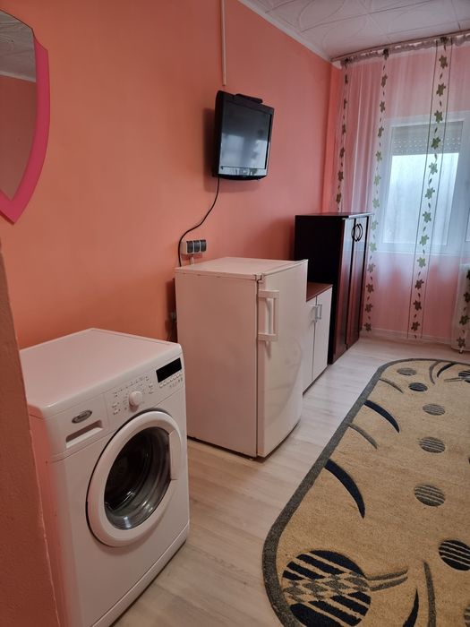 Închiriez garsoniera