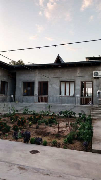Nazarbekda hovli sotiladi 3sotix
