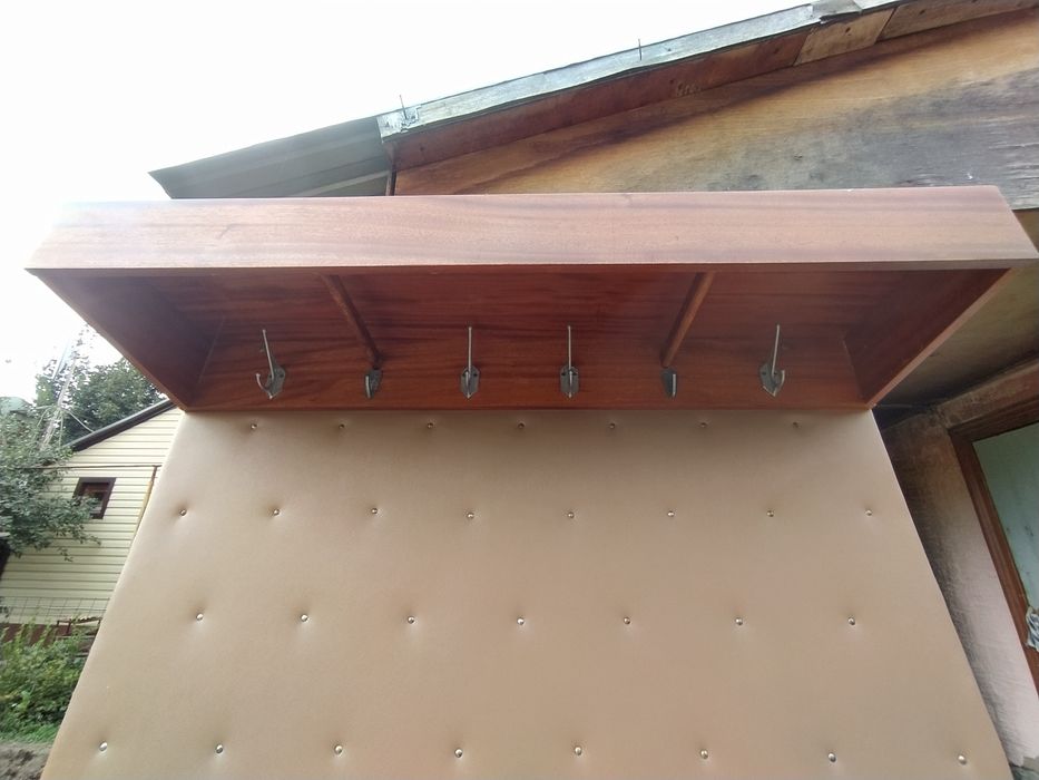 Прихожая вешалка