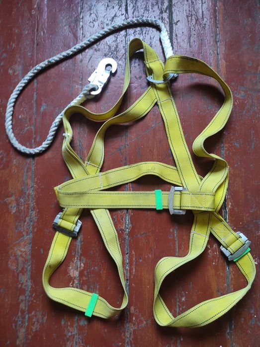 Продам пояс страховочный альпениский.