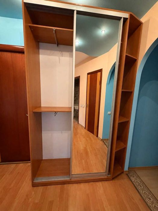 продам прихожую шкаф-купе