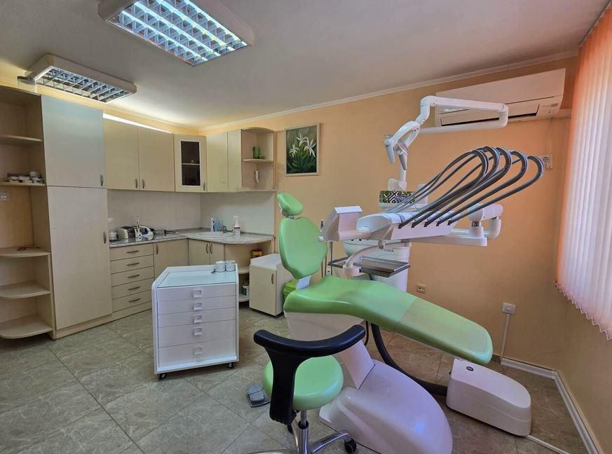 Дава се под наем Офис в Бургас, Център - 57 кв.м за 612 € - Снимка #2