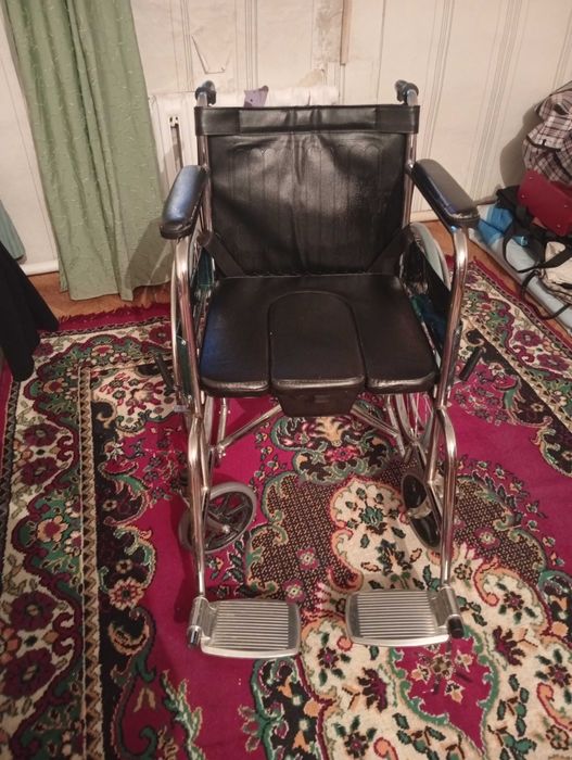 Коляска инвалидная и ходунки для взрослых