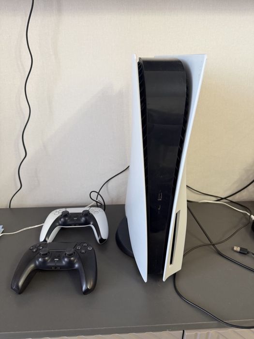 Playstation 5 1TB Б/У + 2 джойстика