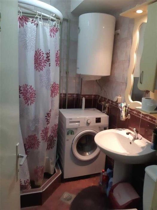 Дава се под наем Двустаен апартамент в Бургас, Зорница - 60 кв.м за 204 € - Снимка #1