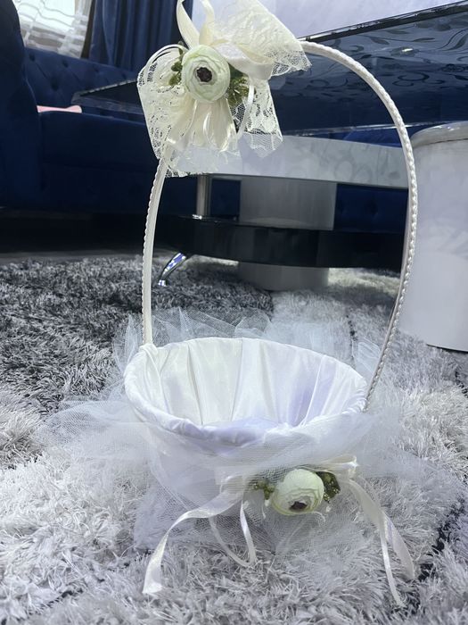 Сватбена украса за кола, бутониери, кошница