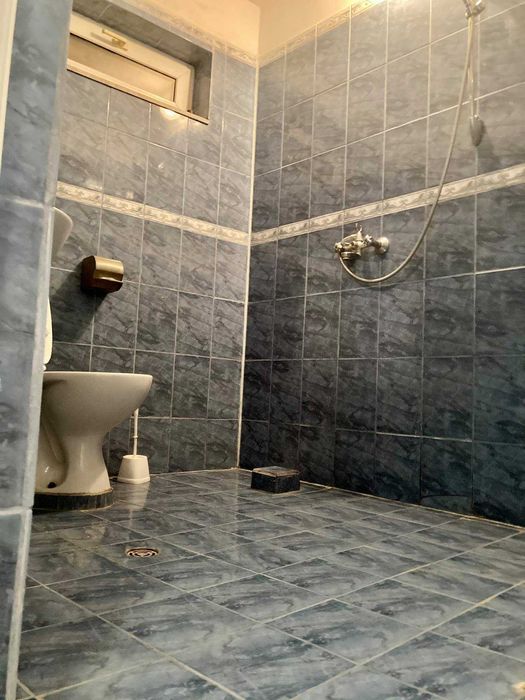 Дава се под наем Тристаен апартамент в Бургас, Център - 90 кв.м за 127.5 € - Снимка #2