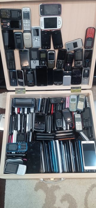 Telefoane cu butoane si multe mari cu displey spart