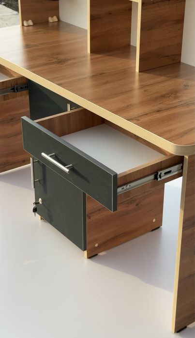 Письменный стол двухместний