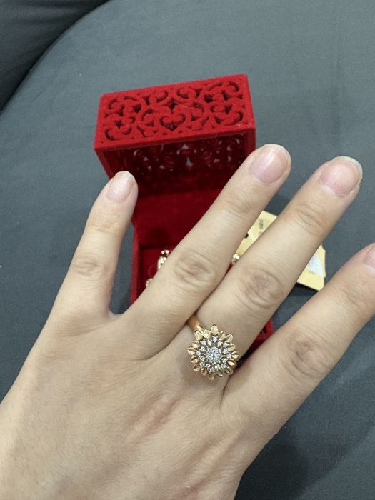 Золотые серьги и кольцо