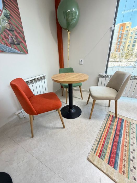 Продается шикарные столы и стулья