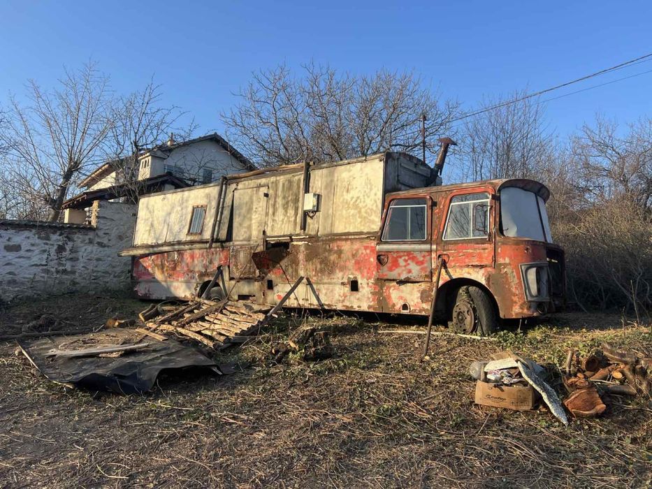 Винтидж автобус – уникална база за кемпер / бар / глемпинг проект