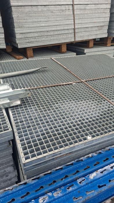 Vindem grătare zincate galvanizate la ori ce dimensiuni se debitează și la comanda clientului și facem și trepte zincate pentru scari metalice și grăt